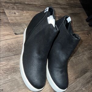 Coconuts by Matisse Black Ankle Booties with wedge